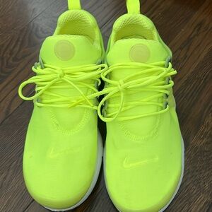 Nike Neon Green Sneakers.  Y7